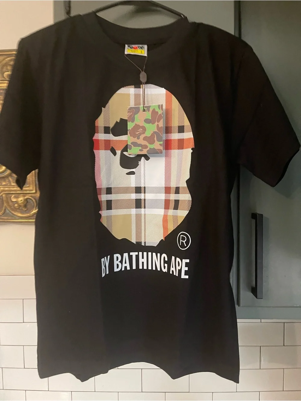Mens Graphic Design Tee Size S.